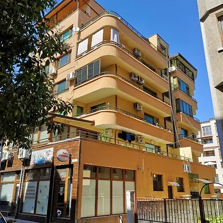 Apartment Art Studio Lazur *